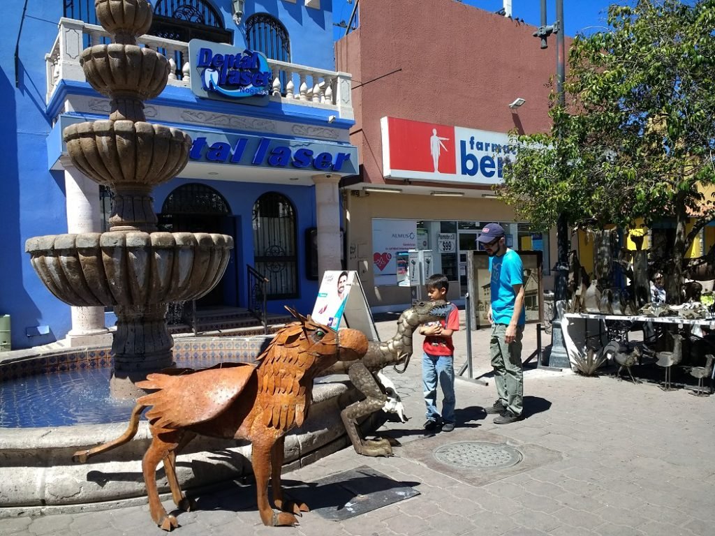 metal.sculpture of dinosaur