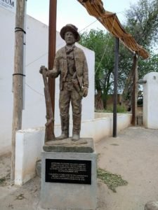 Billy the Kid statue beside old El Paso jail