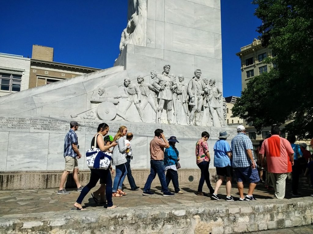 Monument to the dead at the Alamo