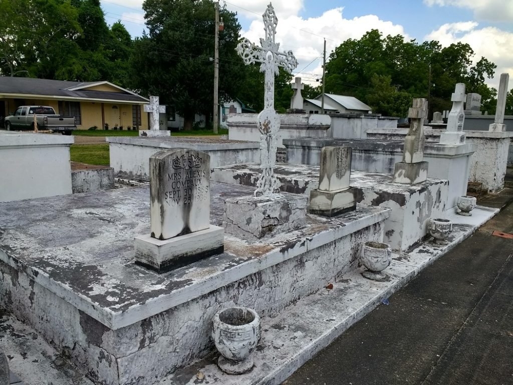 family graves Delcambre cemetary